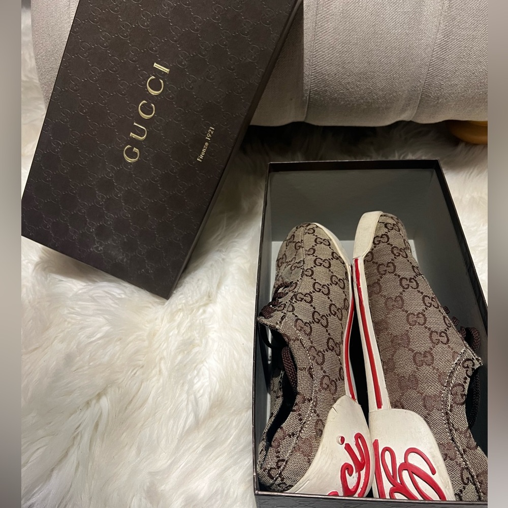 Tan/gold leather Gucci script logo sneakers! Gucci script at the back.